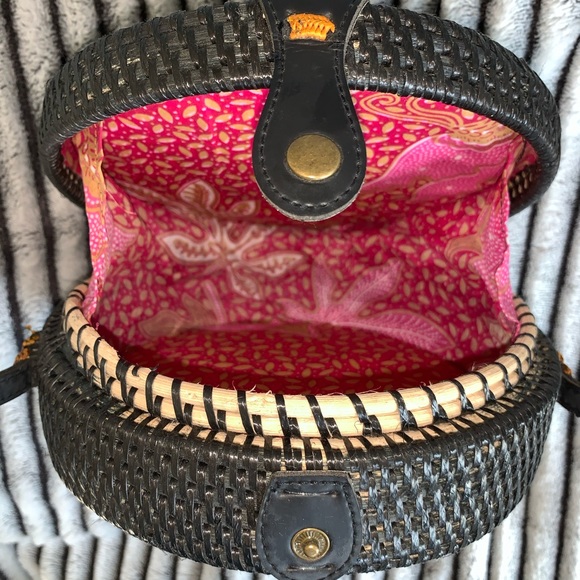 Hand woven round purse - Picture 3 of 5